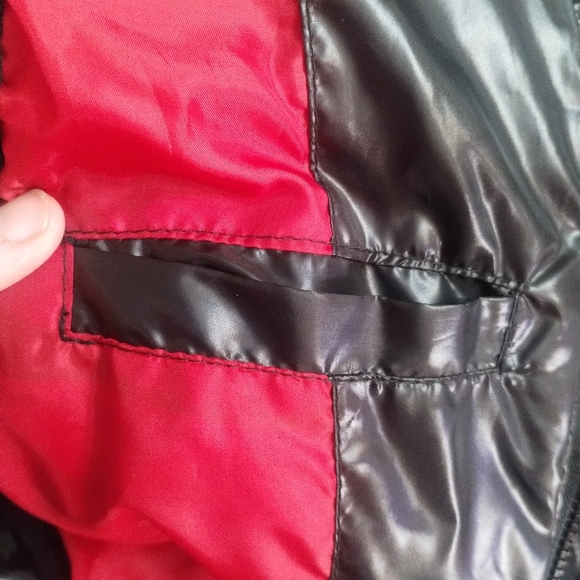 Aeropostale Size XS/TP Hooded Black Puffer Vest with Red Lining - Picture 8 of 8